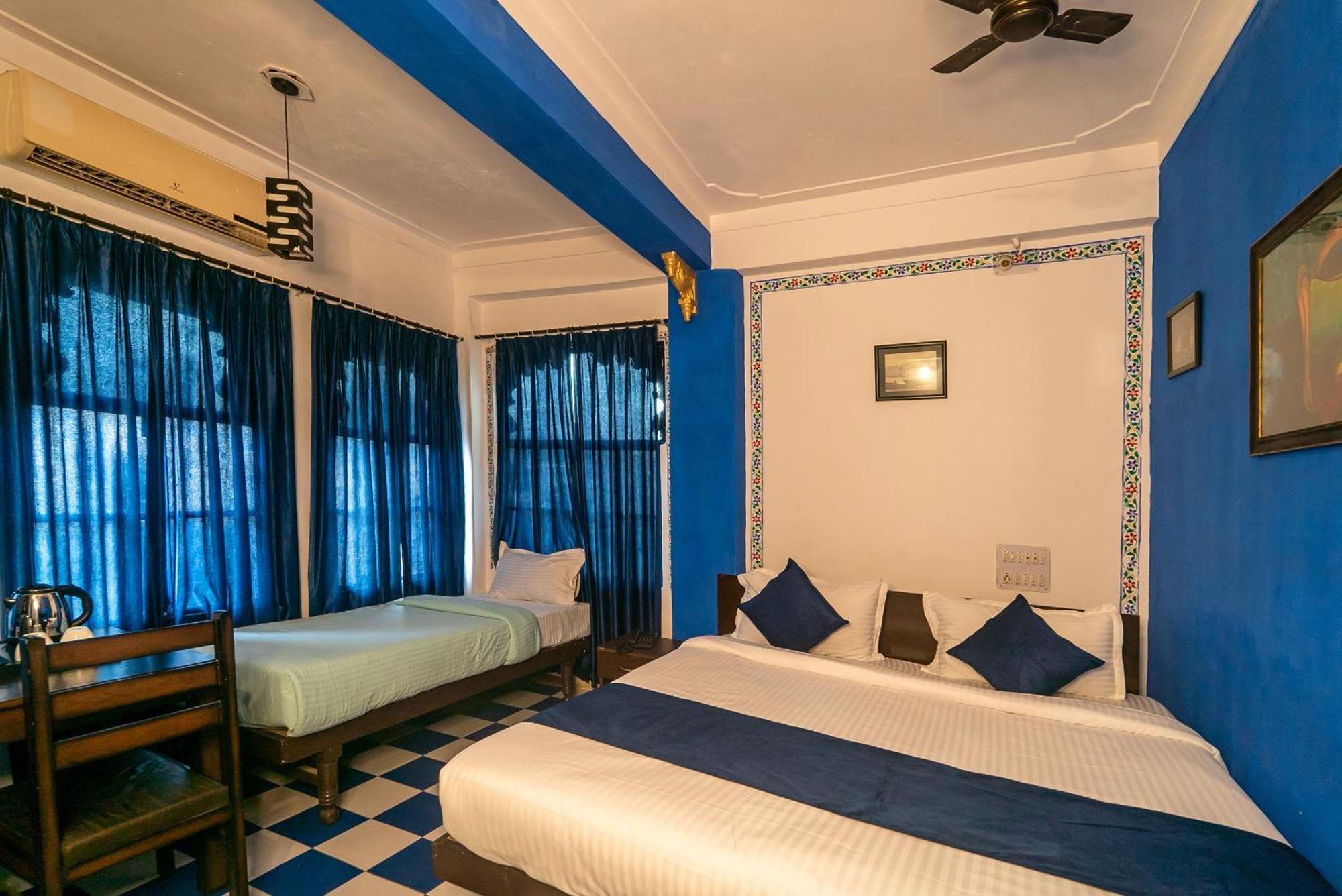 Venice View Hotel & Restaurant Udaipur Exterior photo